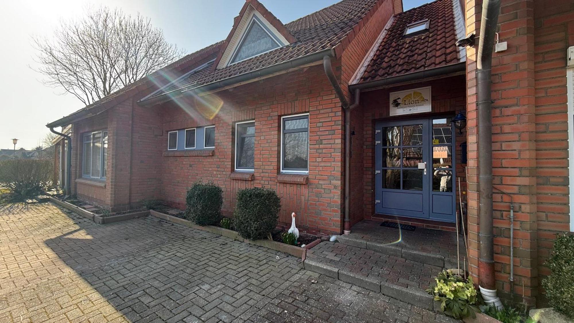 Pension Restaurant Pizzeria Lion Krummhörn 外观 照片